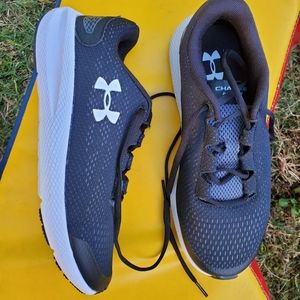 Under Armour Youth Running Shoes, Size 6Y, Black & White